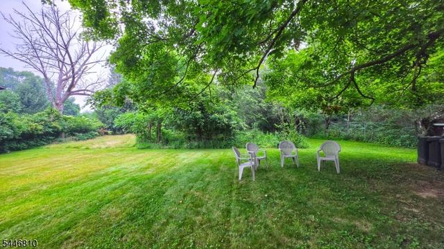 57 Grove St, Chester Boro, NJ 07930