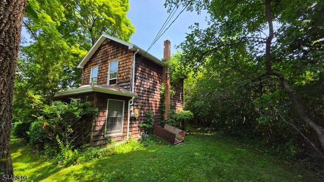 57 Grove St, Chester Boro, NJ 07930