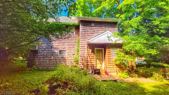 57 Grove St, Chester Boro, NJ 07930