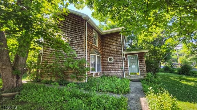 57 Grove St, Chester Boro, NJ 07930