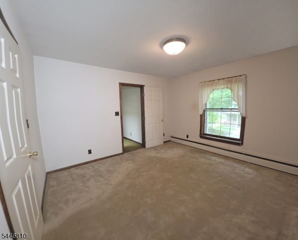 57 Grove St, Chester Boro, NJ 07930
