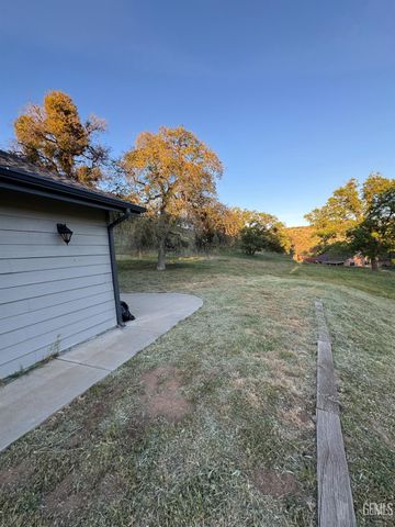 22477 Zurich Drive, Tehachapi, CA 93561