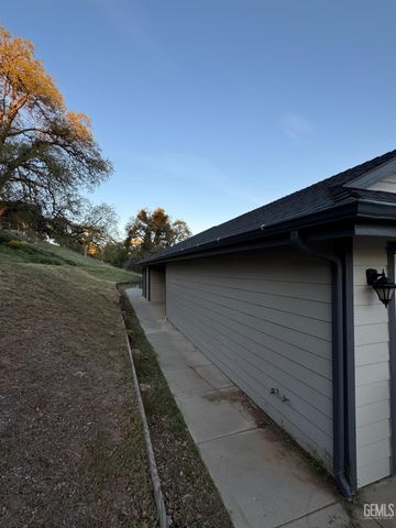 22477 Zurich Drive, Tehachapi, CA 93561