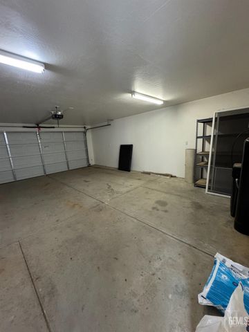 22477 Zurich Drive, Tehachapi, CA 93561