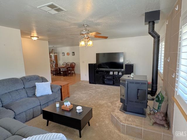 22477 Zurich Drive, Tehachapi, CA 93561