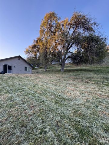 22477 Zurich Drive, Tehachapi, CA 93561