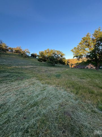 22477 Zurich Drive, Tehachapi, CA 93561