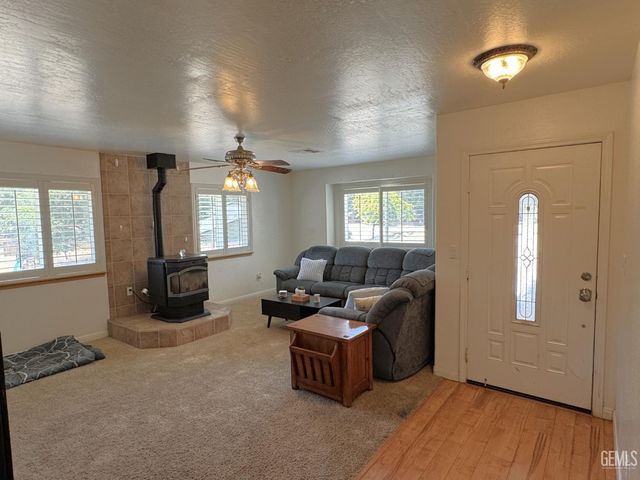 22477 Zurich Drive, Tehachapi, CA 93561