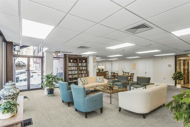 800 Willis Avenue 303, Albertson, NY 11507