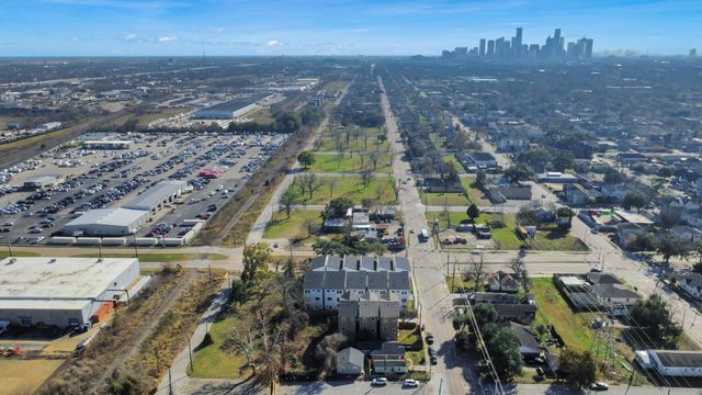 4804 Elysian Street A, Houston, TX 77009