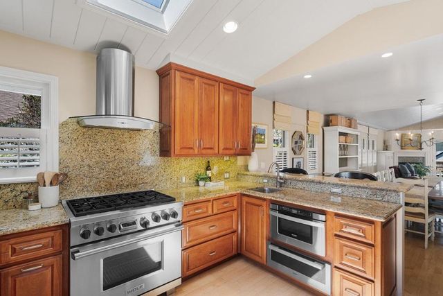 335 13th Avenue, Santa Cruz, CA 95062