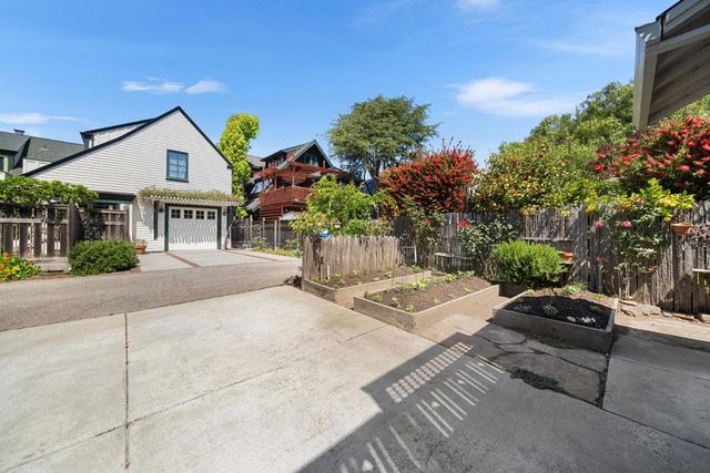335 13th Avenue, Santa Cruz, CA 95062