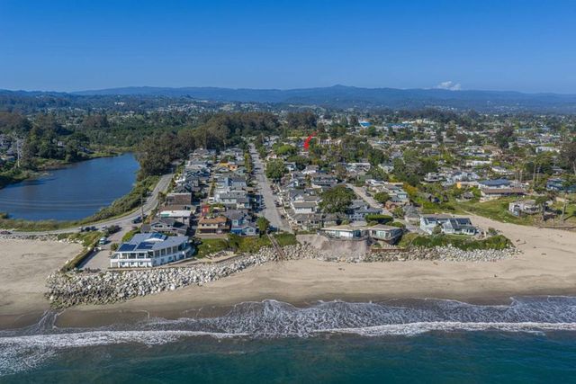 335 13th Avenue, Santa Cruz, CA 95062