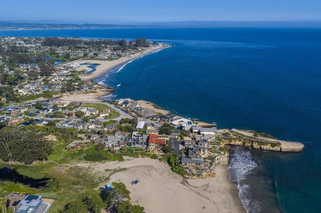 335 13th Avenue, Santa Cruz, CA 95062