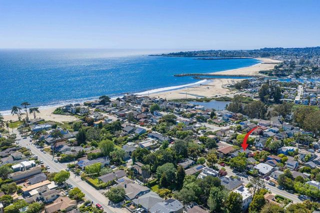 335 13th Avenue, Santa Cruz, CA 95062