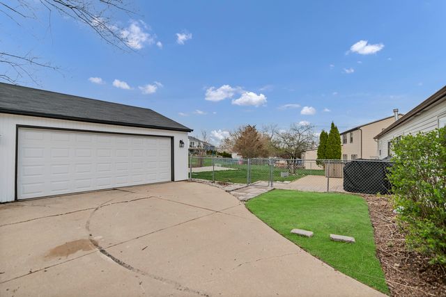 1320 Elm Drive, Schaumburg, IL 60194