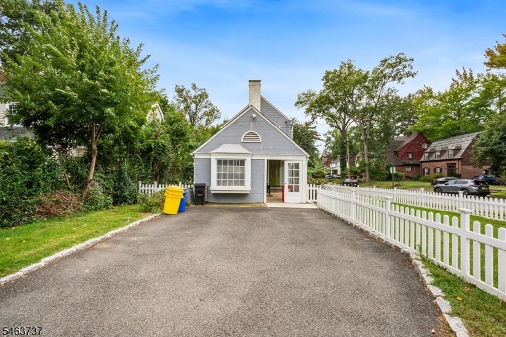 1187 Sussex Rd, Teaneck Twp., NJ 07666 — photo 4