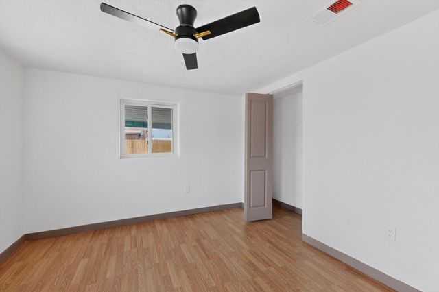 1525 Summer Avenue NW, Albuquerque, NM 87104