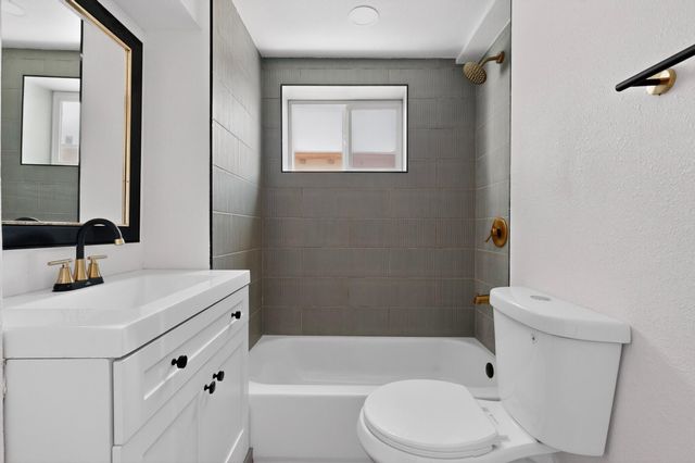 1525 Summer Avenue NW, Albuquerque, NM 87104