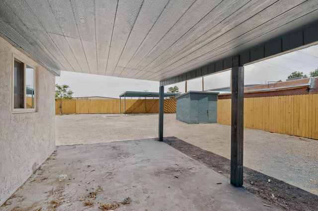 1525 Summer Avenue NW, Albuquerque, NM 87104