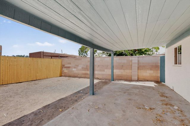 1525 Summer Avenue NW, Albuquerque, NM 87104