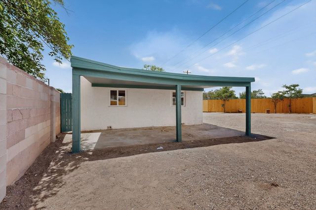 1525 Summer Avenue NW, Albuquerque, NM 87104