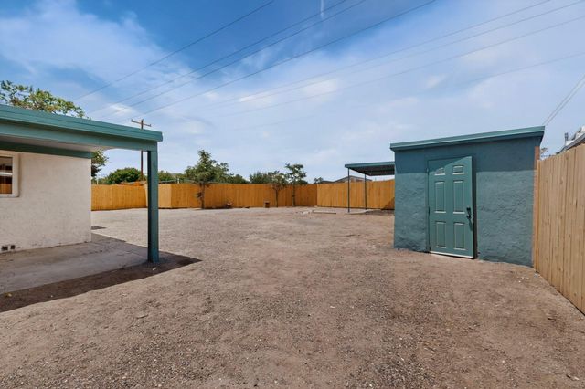 1525 Summer Avenue NW, Albuquerque, NM 87104