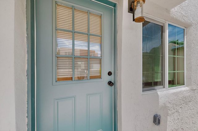 1525 Summer Avenue NW, Albuquerque, NM 87104