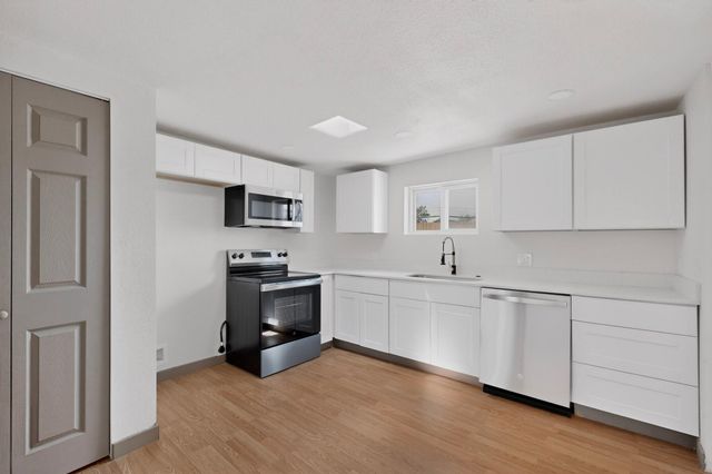 1525 Summer Avenue NW, Albuquerque, NM 87104
