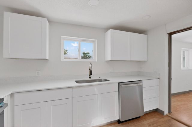 1525 Summer Avenue NW, Albuquerque, NM 87104