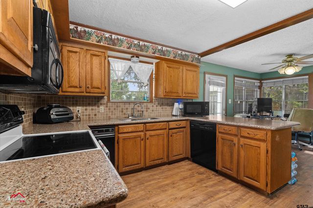 305 Smith Street, Henderson, TX 75652