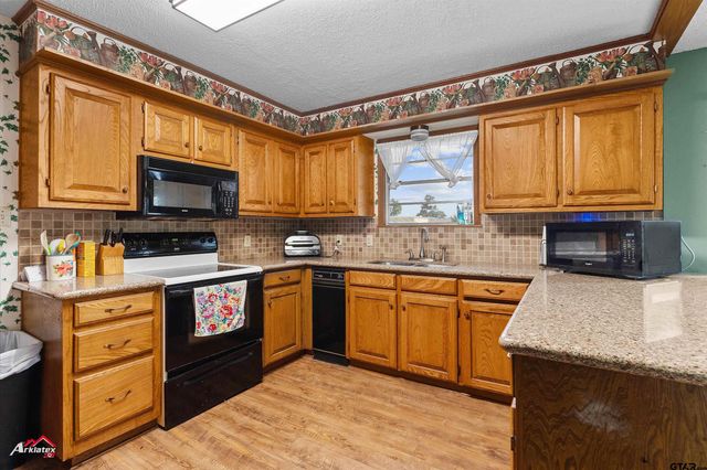 305 Smith Street, Henderson, TX 75652