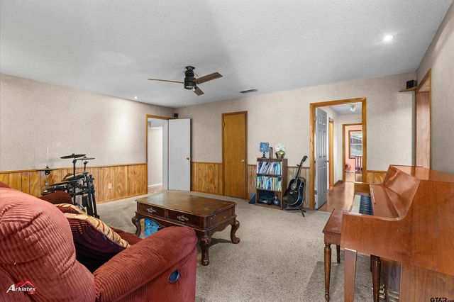 305 Smith Street, Henderson, TX 75652