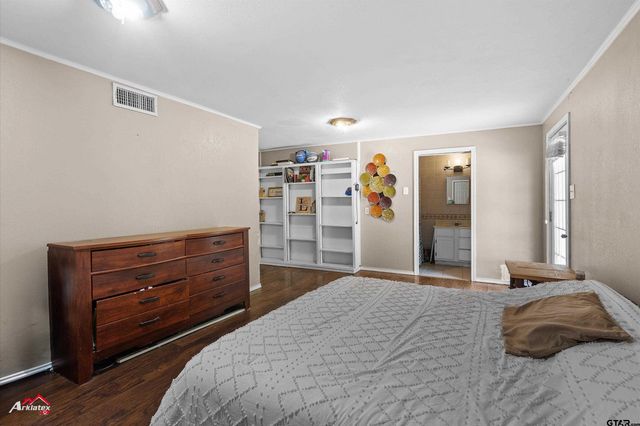 305 Smith Street, Henderson, TX 75652