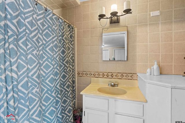 305 Smith Street, Henderson, TX 75652
