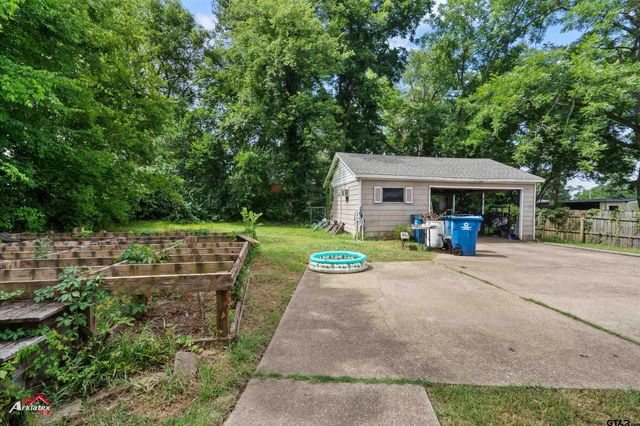 305 Smith Street, Henderson, TX 75652