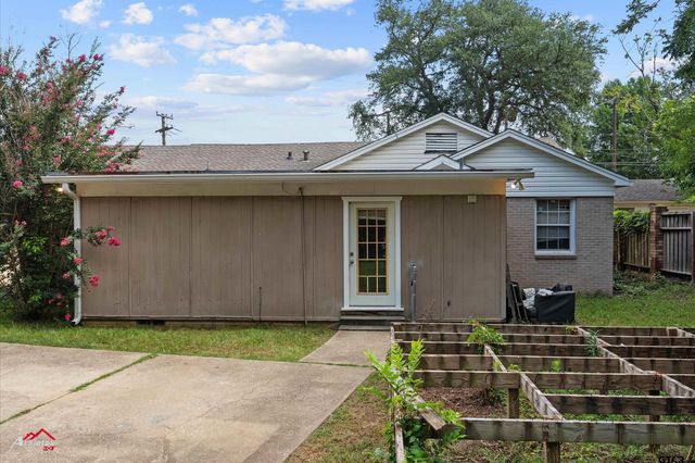 305 Smith Street, Henderson, TX 75652