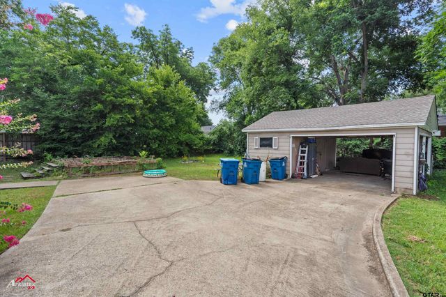 305 Smith Street, Henderson, TX 75652