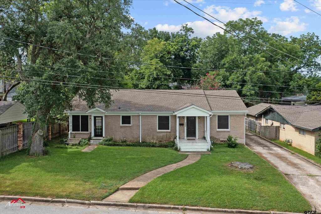 305 Smith Street, Henderson, TX 75652