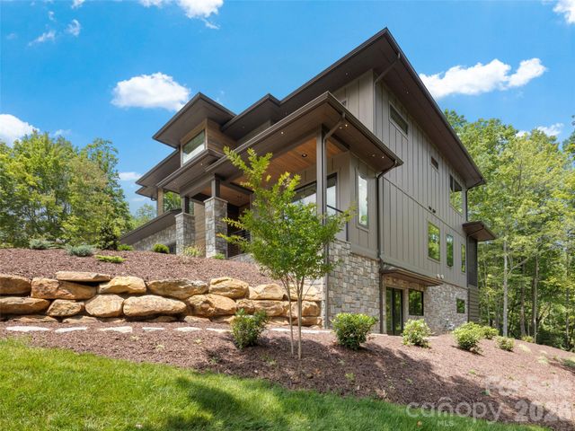 163 Stonefly Drive, Horse Shoe, NC 28742