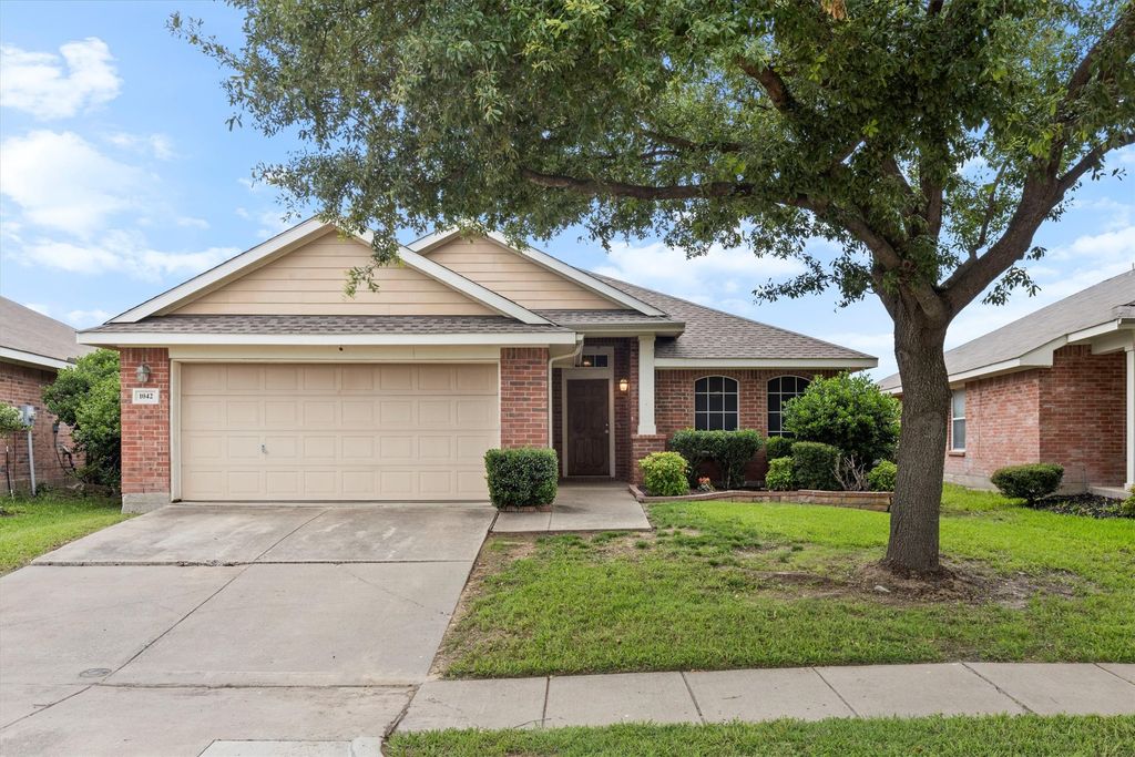 1042 Grimes Drive, Forney, TX 75126