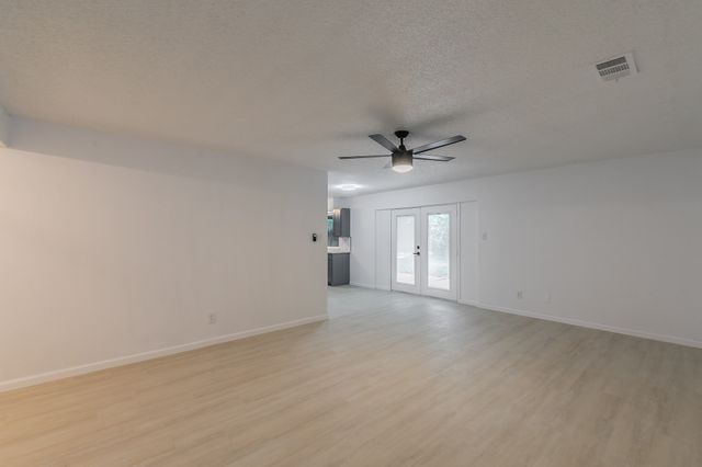 208 Evelyn Street, Desoto, TX 75115
