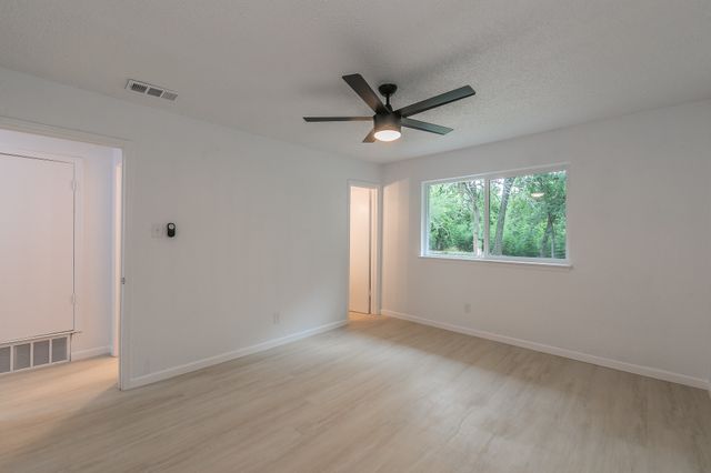 208 Evelyn Street, Desoto, TX 75115