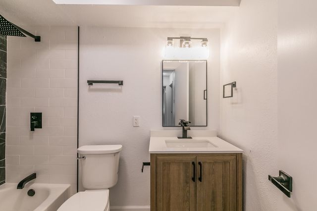 208 Evelyn Street, Desoto, TX 75115