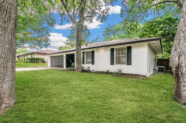 208 Evelyn Street, Desoto, TX 75115