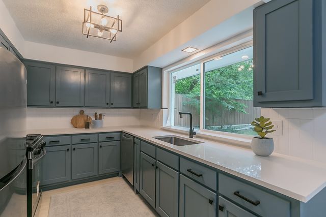 208 Evelyn Street, Desoto, TX 75115