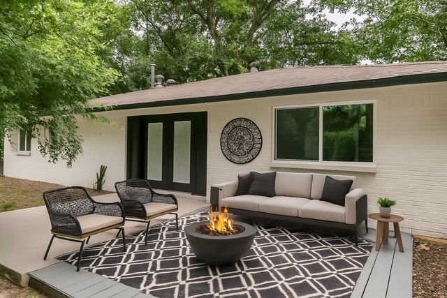 208 Evelyn Street, Desoto, TX 75115