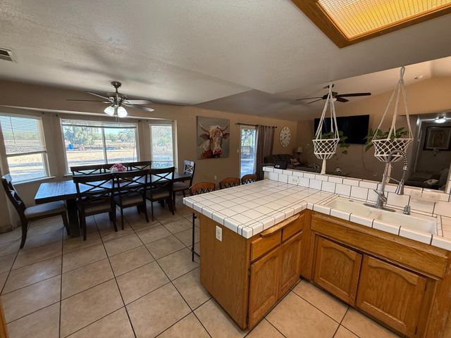 2109 E Dinuba Avenue, Fresno, CA 93725