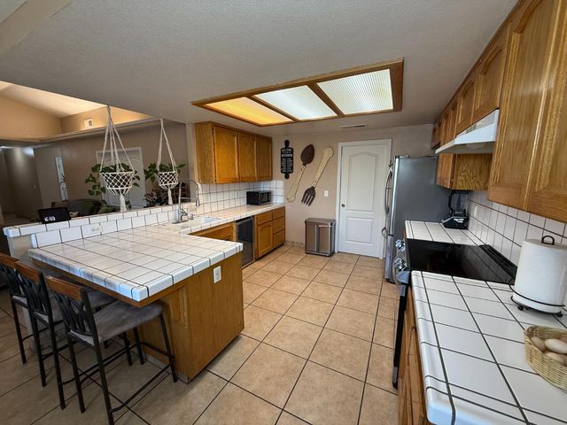 2109 E Dinuba Avenue, Fresno, CA 93725
