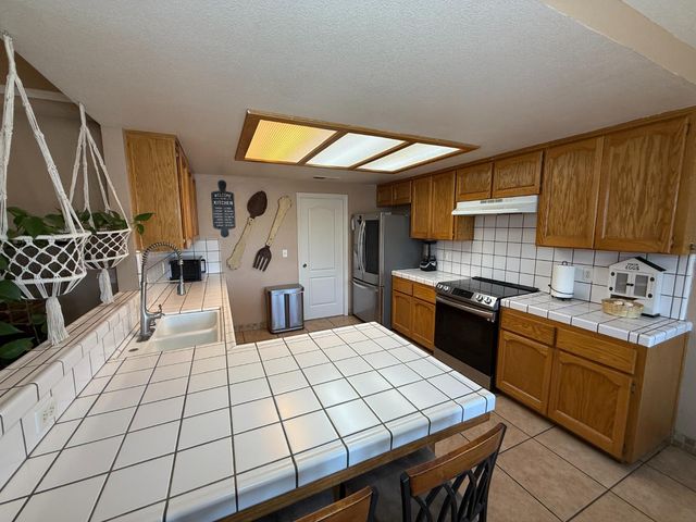 2109 E Dinuba Avenue, Fresno, CA 93725